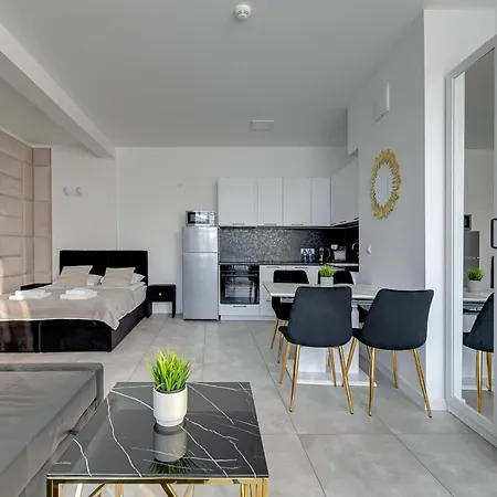 Granaria Prime Location By The River דירה