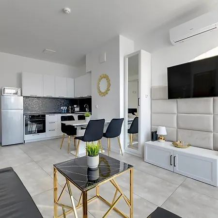 Granaria Prime Location By The River Apartman *